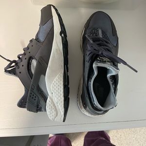 Women’s Nike Air huarache size 7
